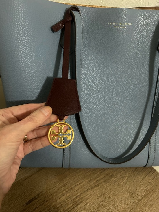Tory Burch Handbags - Tory Burch Perry Triple Compartment Leather Tote